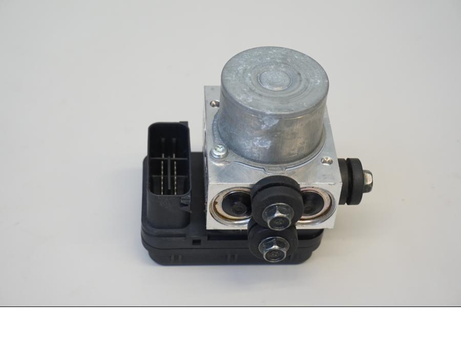 Baksidan på ABS Modulator från en Yamaha MT-07 -2020 motorcykel.