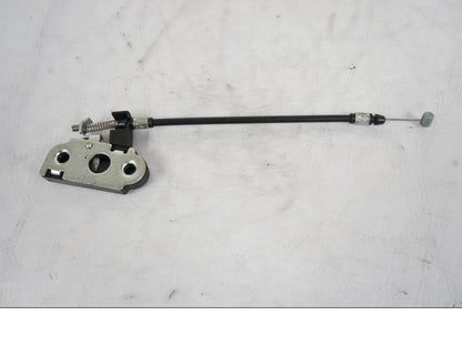 Framsidan på Sadellåsmekanism från en KTM 1290 Super Duke -2019 motorcykel.