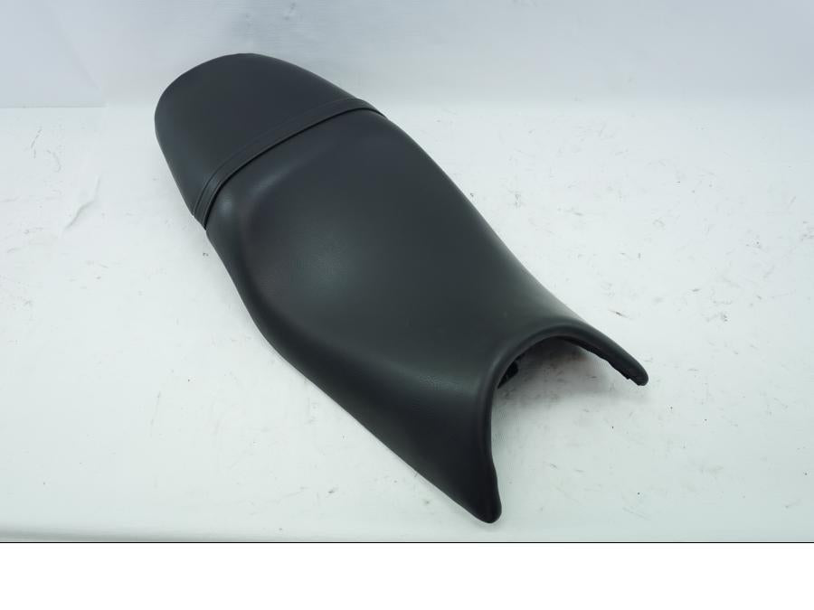 Framsidan på Sadel från en Triumph TT 600 -2001 motorcykel.