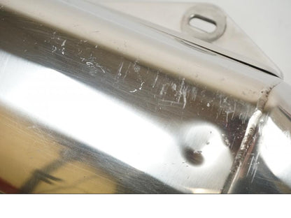 Baksidan på Ljuddämpare från en Triumph Sprint GT -2011 motorcykel.