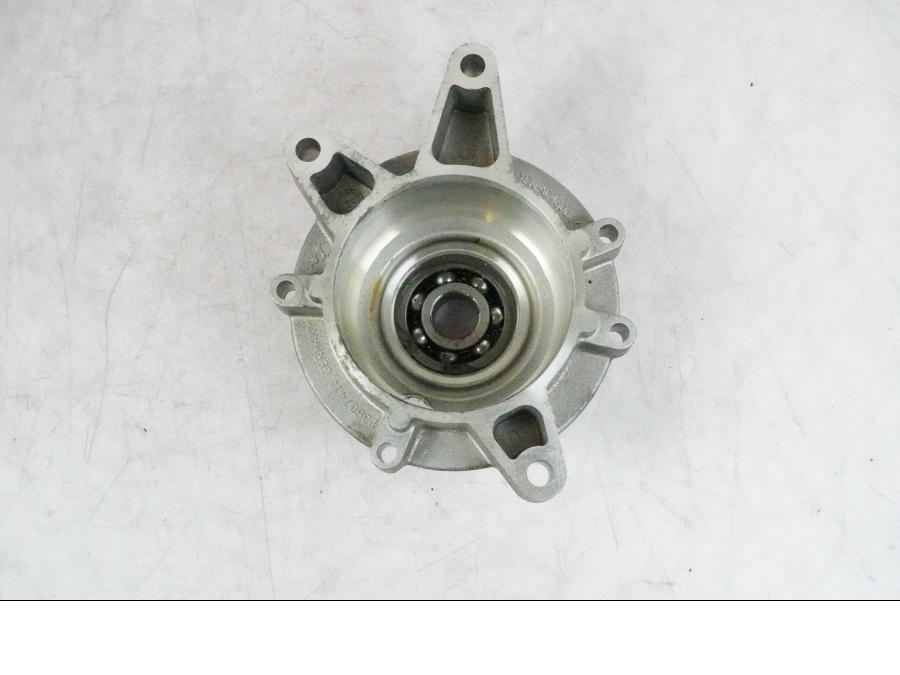 Framsidan på Generator från en BMW K 1200 S -2005 motorcykel.