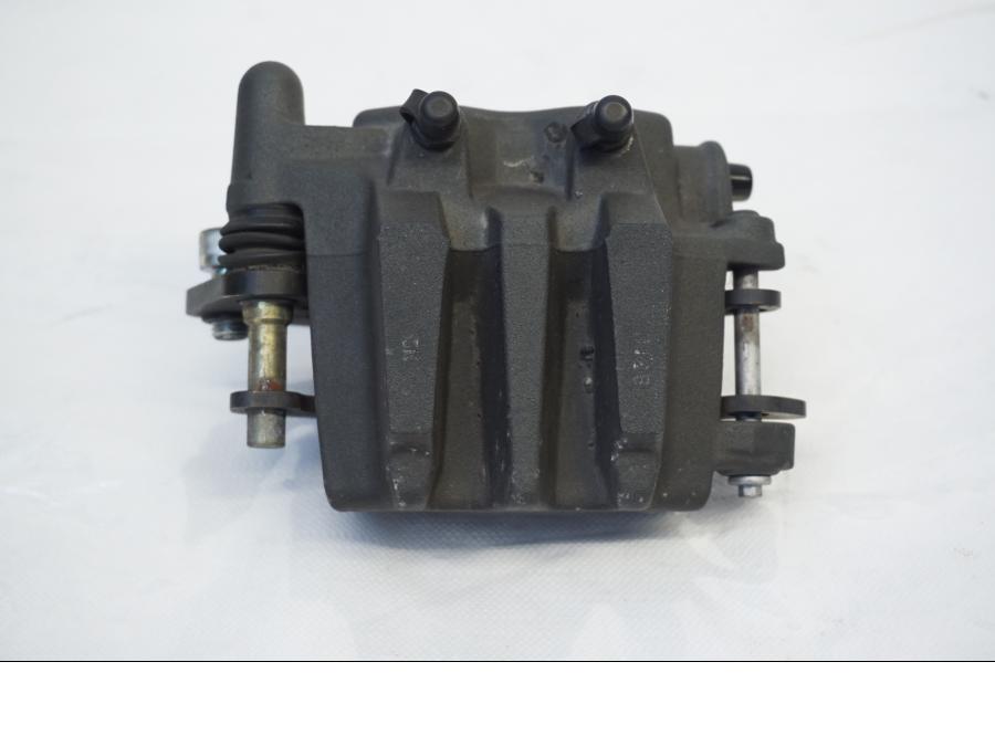 Baksidan på Bromsok från en Kawasaki VN 900 -2006 motorcykel.