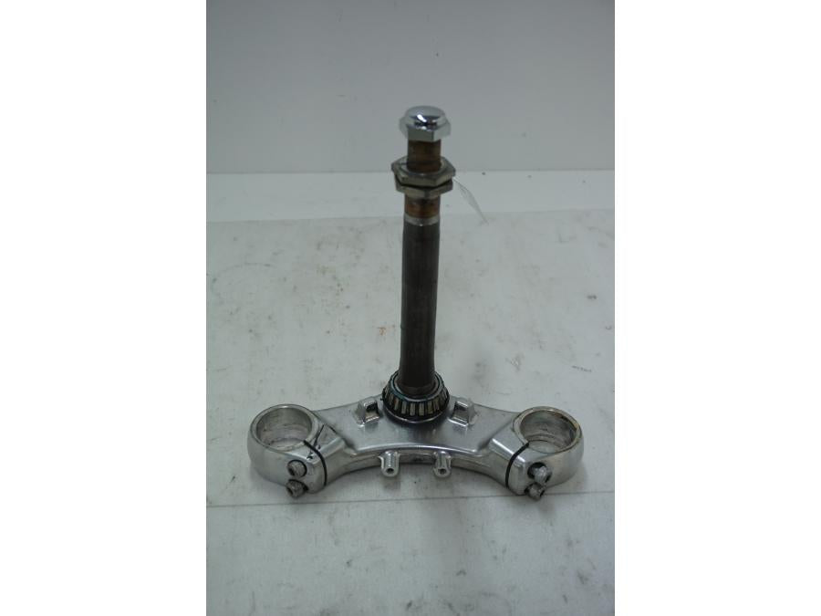 Framsidan på Gaffelkrona från en Triumph Thunderbird 900 -2000 motorcykel.