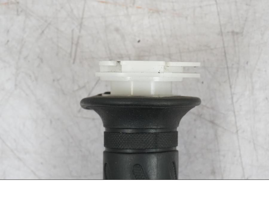 Vänster sida på Handtag från en Suzuki GSX 1300 RX -1999 motorcykel.