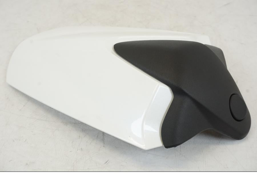 Snett nerifrån på Kuts från en Triumph Speed Triple -2021 motorcykel.