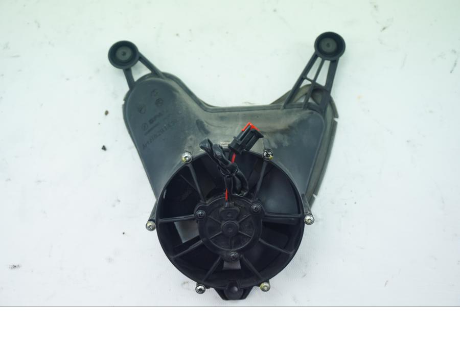 Baksidan på Vattenkylfläkt från en Ducati 899 Panigale -2015 motorcykel.