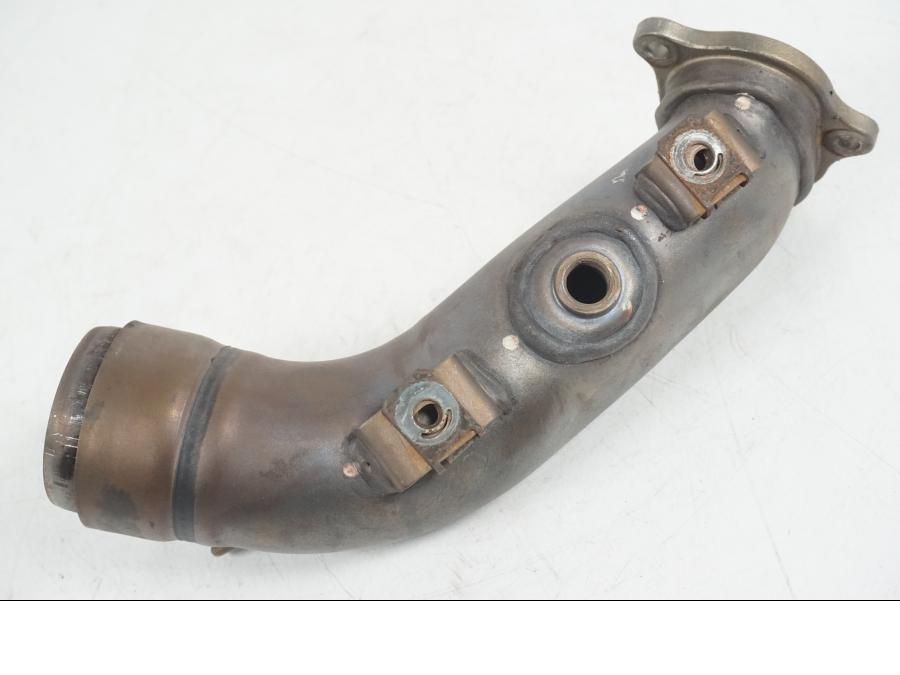 Framsidan på Grenrör från en Ducati Hyperstrada -2013 motorcykel.