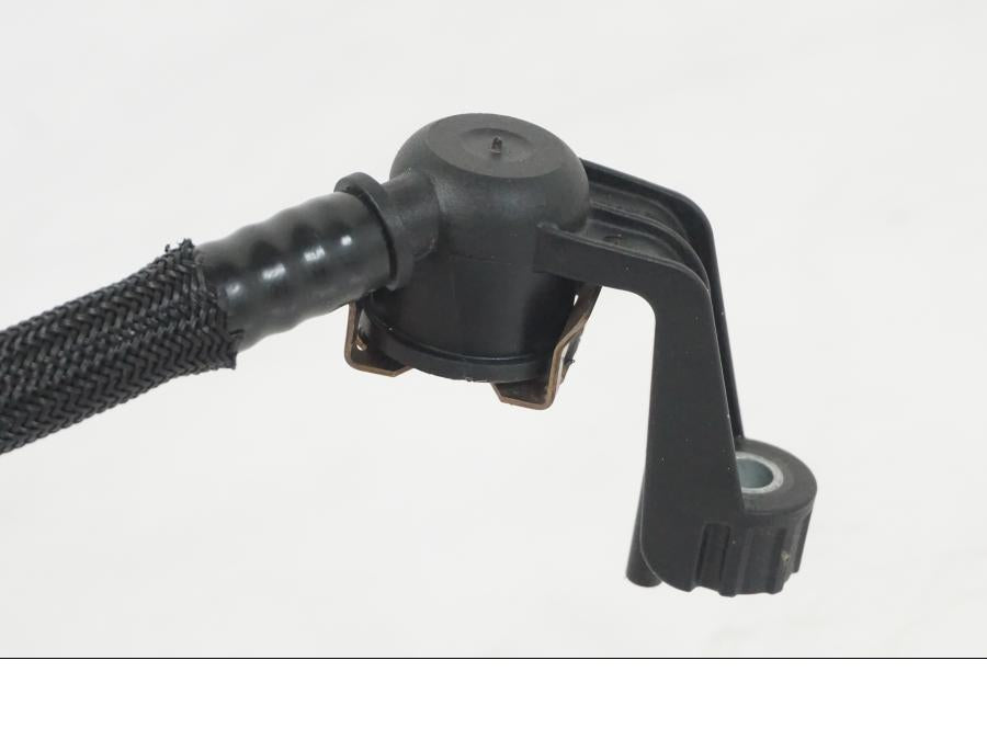 Vänster sida på Fuel Rail från en BMW R 1250 GS -2021 motorcykel.