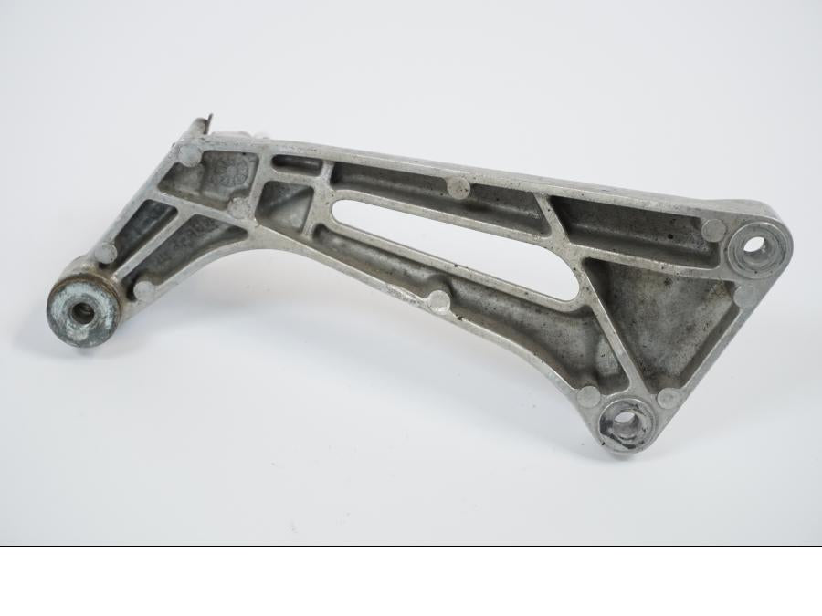 Snett uppifrån på Fotpinnefäste från en Honda VTR 1000 F -1999 motorcykel.