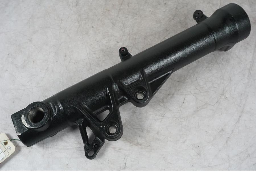 Framsidan på Gaffelben från en BMW F 800 R -2010 motorcykel.