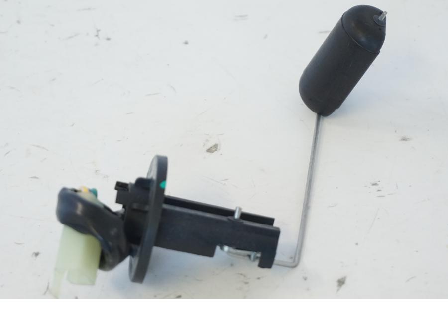 Framsidan på Bensintankgivare från en Kymco Agility 125 -2019 scooter.