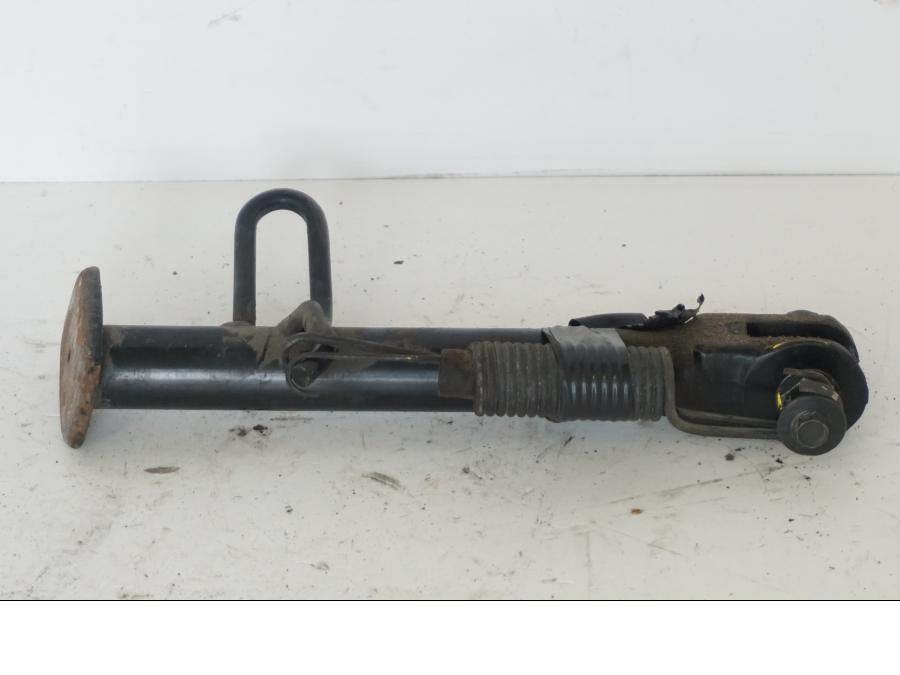 Snett uppifrån på Sidostöd från en Honda SH 300 A -2011 scooter.