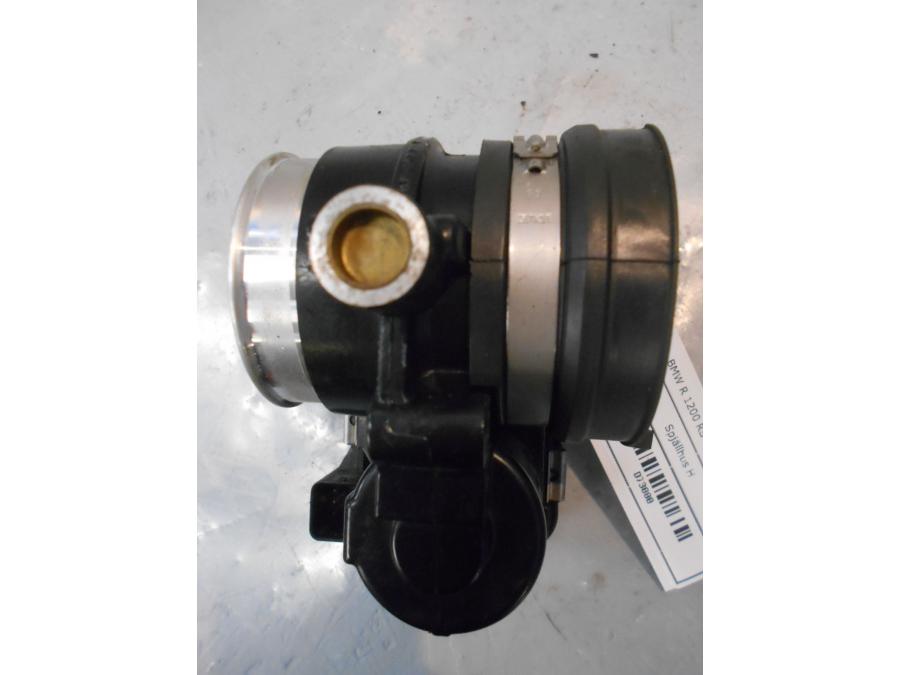 Baksidan på Spjällhus från en BMW R 1200 RS -2016 motorcykel.