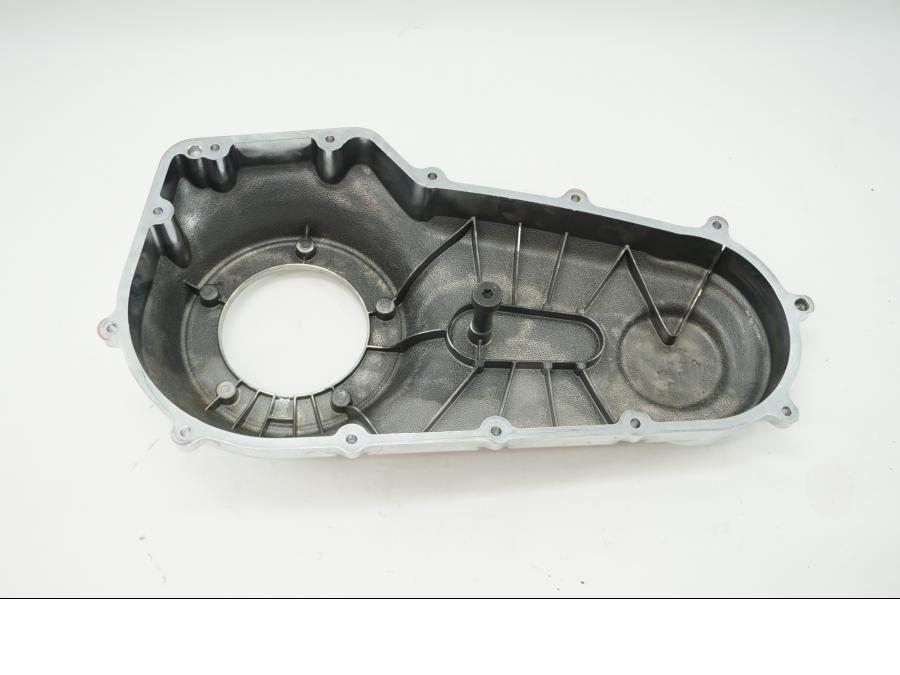 Baksidan på Transmissionskåpa från en H-D Softail -2007 motorcykel.