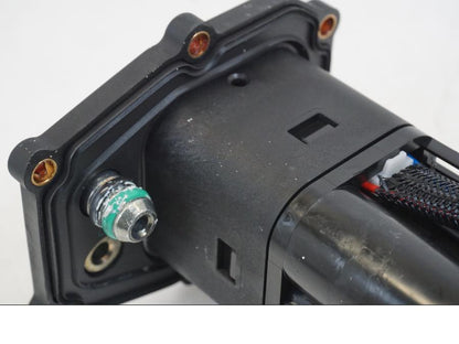 Höger sida på Bensinpump insprut från en Ducati Streetfighter V4 -2020 motorcykel.