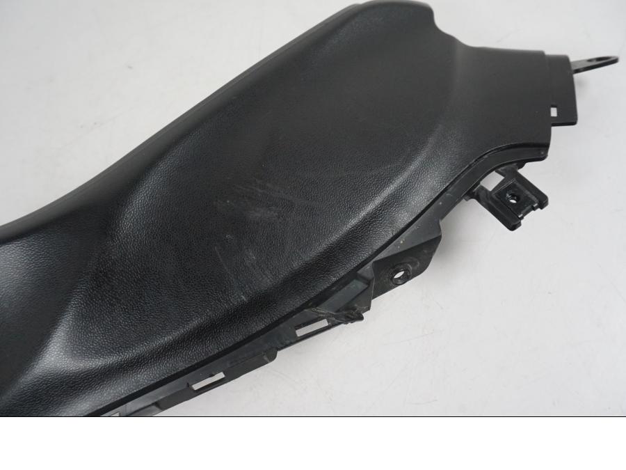 Höger sida på Tankkåpa från en Suzuki GSX 1300 R -2017 motorcykel.