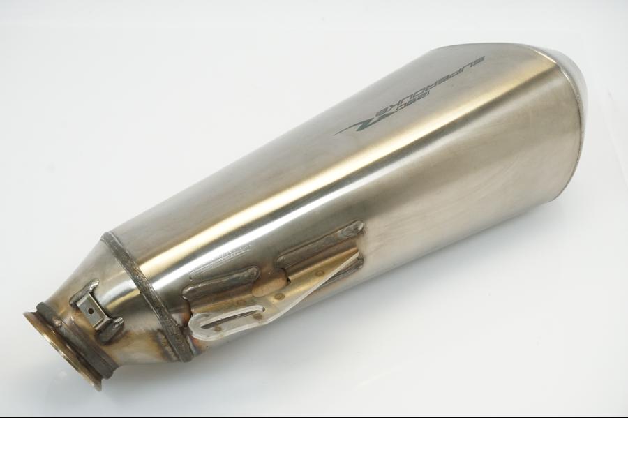 Baksidan på Ljuddämpare från en KTM 1290 Super Duke -2020 motorcykel.