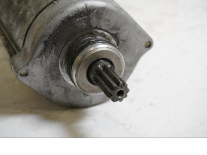 Baksidan på Startmotor från en Honda CBR 600 -1995 motorcykel.