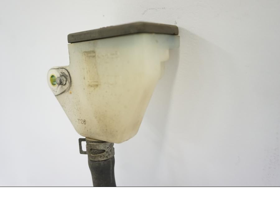 Vänster sida på Bromshuvudcylinder från en Suzuki DL 1000 -2003 motorcykel.