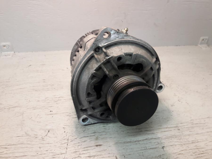 Framsidan på Generator från en BMW R 1150 R -2004 motorcykel.