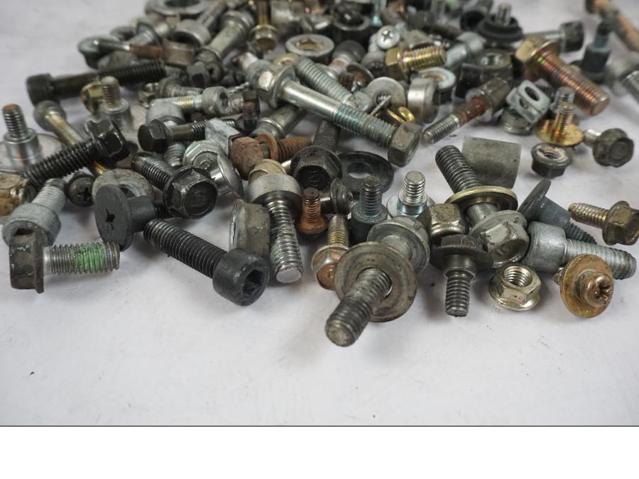 Snett uppifrån på Skruv / Mutter etc från en Honda VFR 750 -1994 motorcykel.