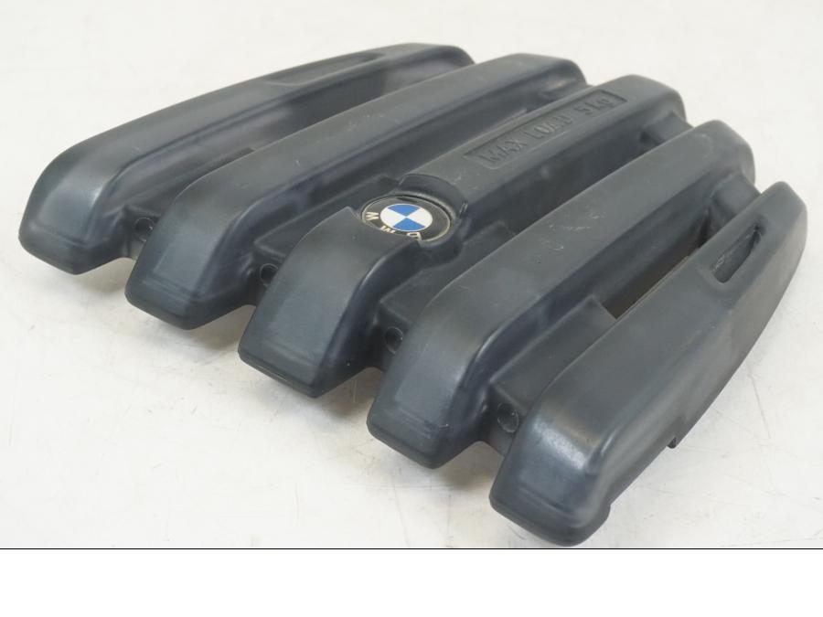 Höger sida på Pakethållare från en BMW F 650 CS -2003 motorcykel.