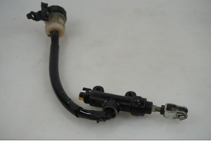 Framsidan på Bromshuvudcylinder från en Kawasaki Ninja 300 -2013 motorcykel.