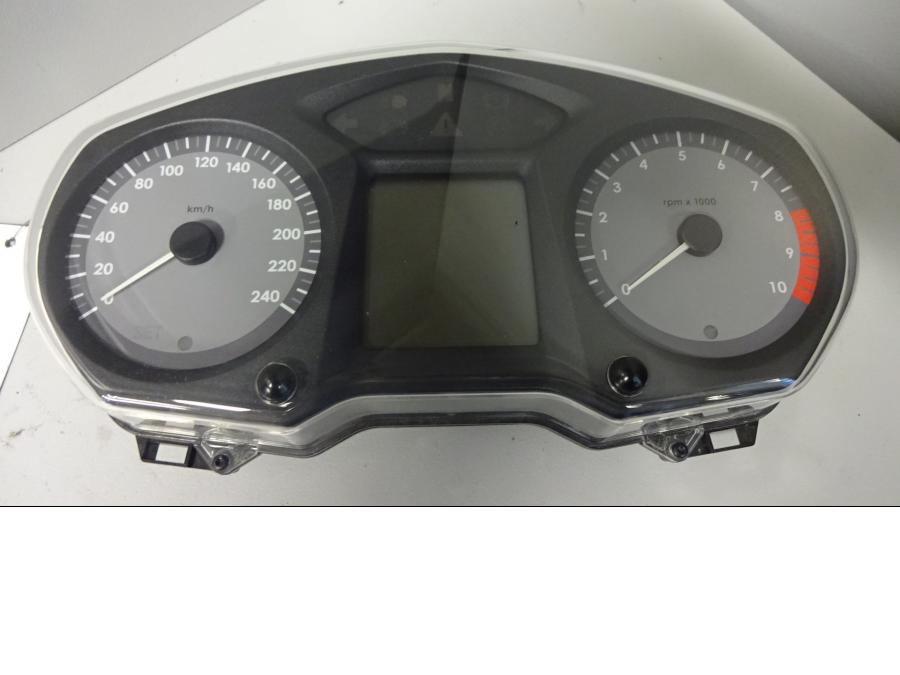 Framsidan på Instrumentpanel från en BMW R 1200 RT -2008 motorcykel.