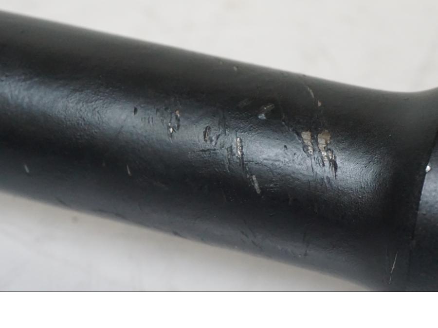 Vänster sida på <p>Kardanaxel från BMW K 1300 GT 2009.</p>

<p>Med båda knutar. Repor och slitage av lack se bilder.</p> motorcykel.