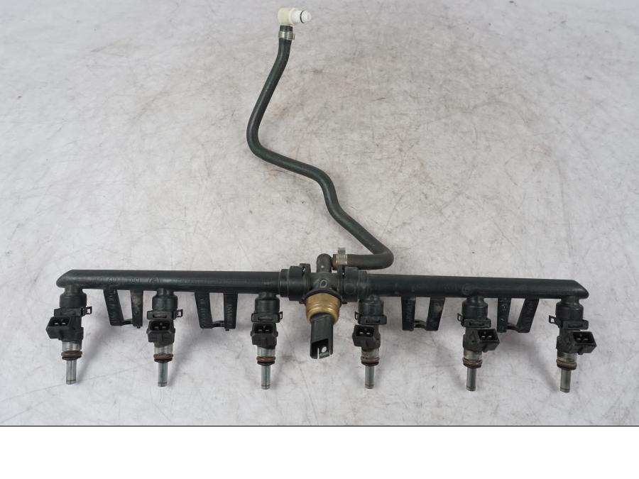 Framsidan på Fuel Rail från en BMW K 1600 GTL -2015 motorcykel.