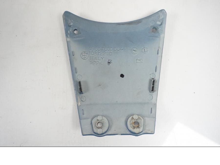 Snett uppifrån på Bensintankskåpa från en BMW F 650 CS -2002 motorcykel.