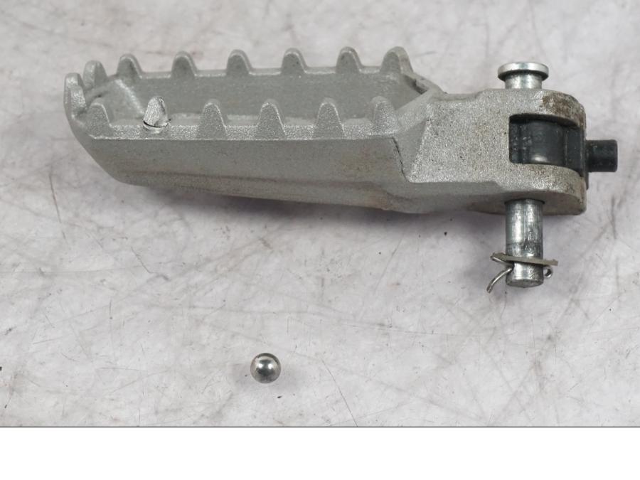 Framsidan på Fotpinne från en Ducati Multistrada V4 -2024 motorcykel.