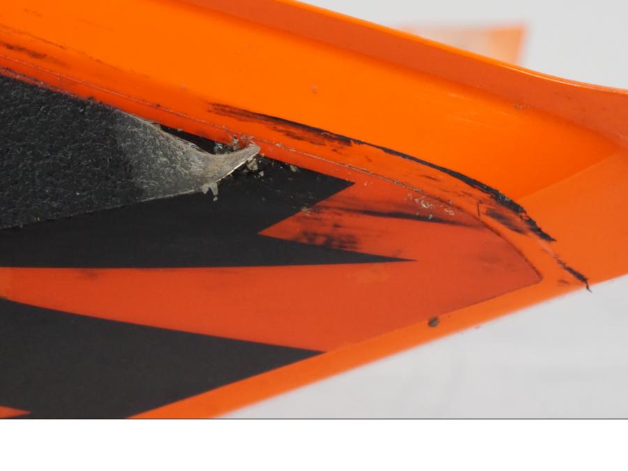 Extrabild2 på Bensintankskåpa från en KTM 1290 Super Duke R -2022 motorcykel.