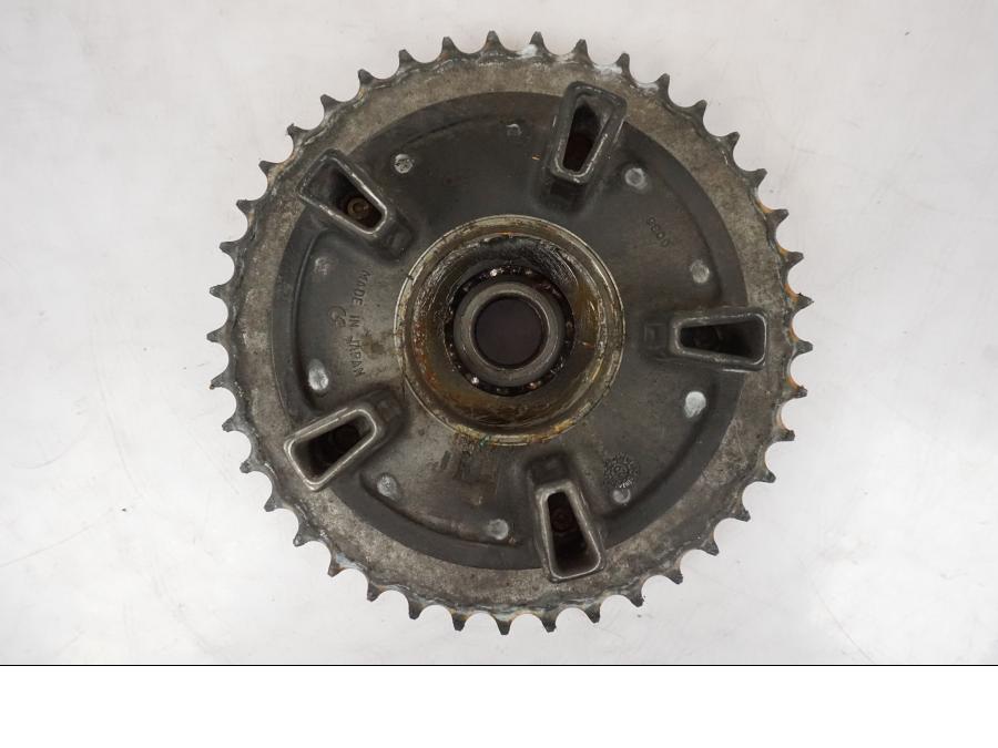 Snett uppifrån på Drevfäste från en Kawasaki ZZ-R 1400 -2009 motorcykel.