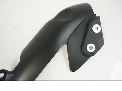 Baksidan på Värmeskydd från en Yamaha YZF 1000 R1 -2006 motorcykel.