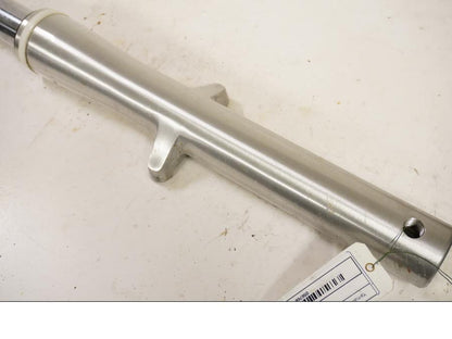 Baksidan på Gaffelben från en Yamaha XVS 650 -2002 motorcykel.