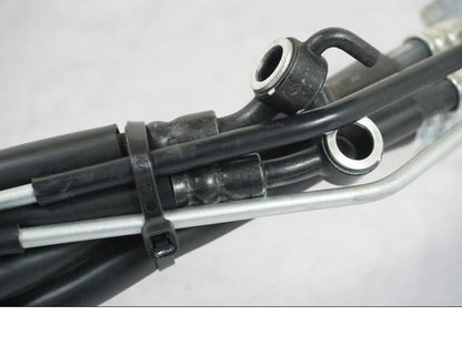 Vänster sida på Bromsledning från en Kawasaki Z 900 -2019 motorcykel.