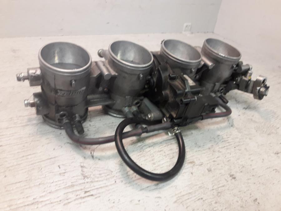 Baksidan på Spjällhus från en Kawasaki ZX-6R -2008 motorcykel.