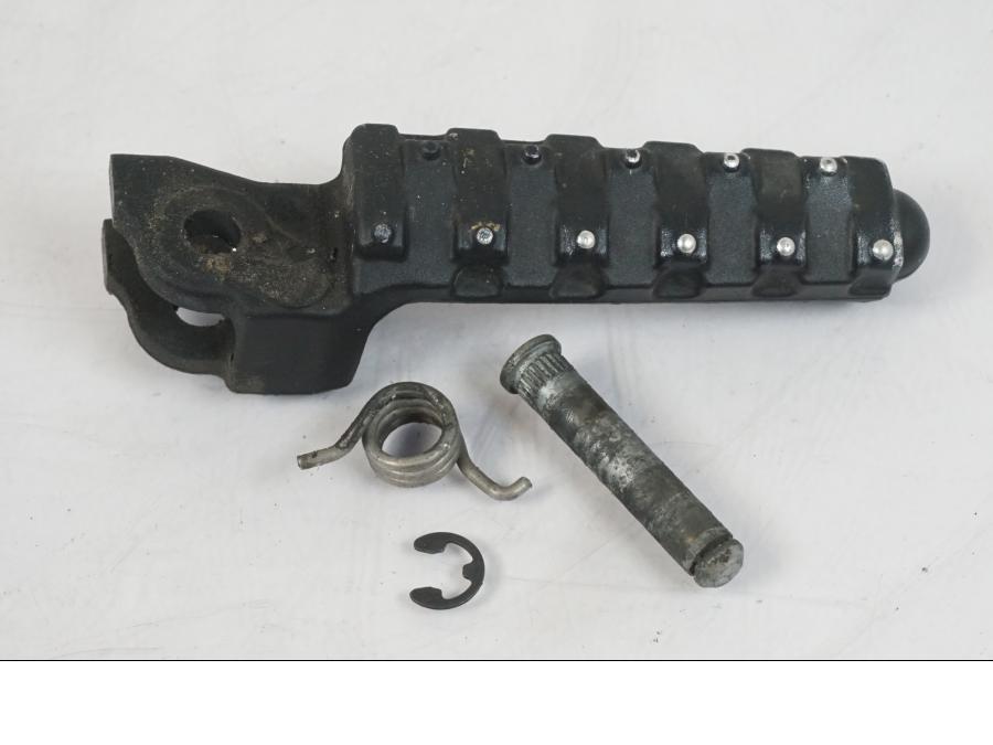 Framsidan på Fotpinne från en KTM 1290 Super Duke R -2018 motorcykel.