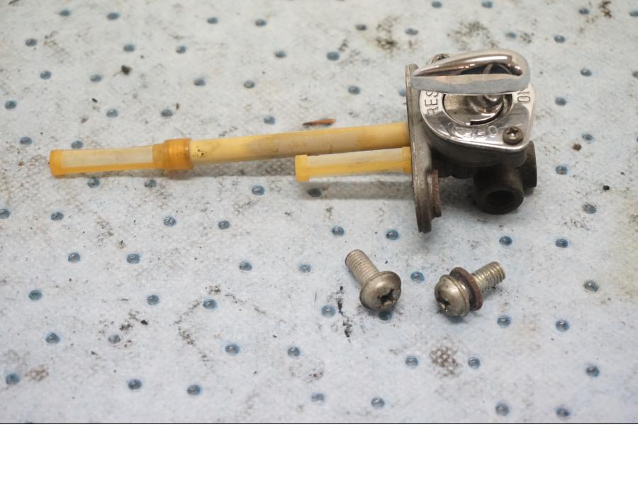 Framsidan på Bensinkran från en Yamaha XV 1600 -1999 motorcykel.