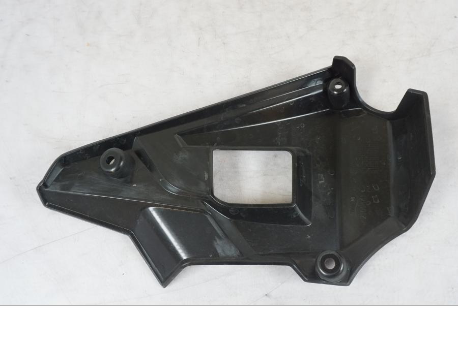 Höger sida på Vattenexpansionskärl från en Triumph Tiger 1200 -2018 motorcykel.