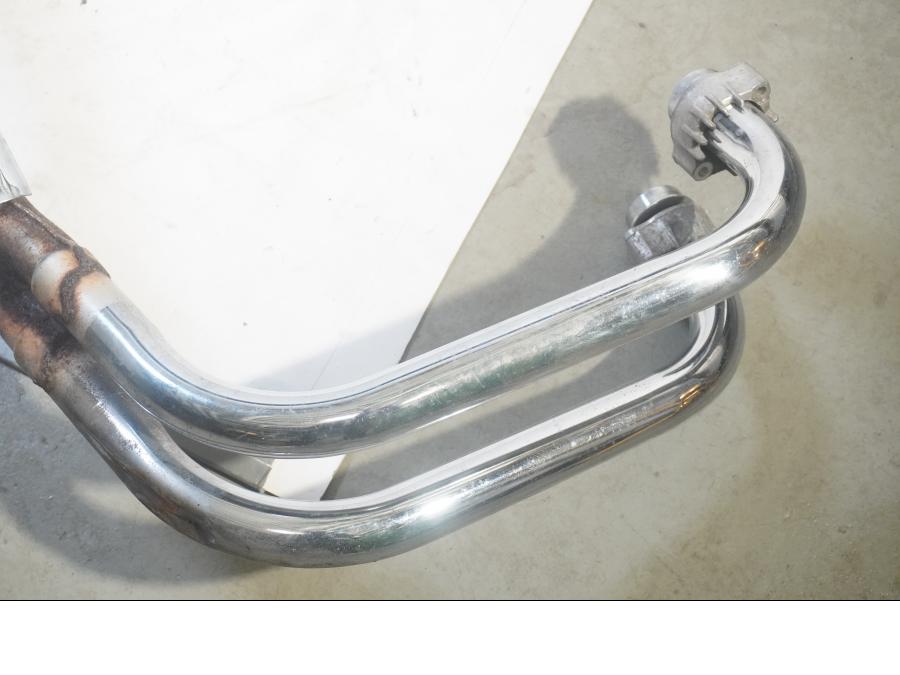 Baksidan på Avgassystem från en Honda CB 750 SF -1993 motorcykel.