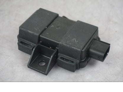 Baksidan på RDC Styrenhet från en KTM 1290 Super Duke R -2022 motorcykel.