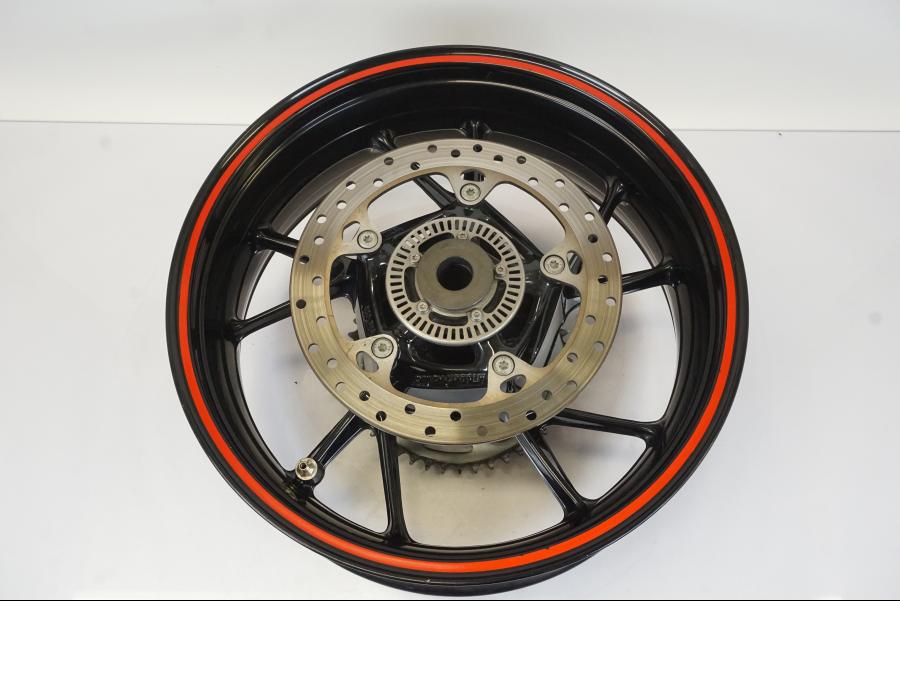 Baksidan på Hjulpaket från en BMW S 1000 XR -2019 motorcykel.