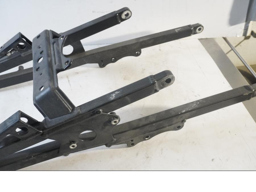 Höger sida på Bakram från en Kawasaki ZX-9R -1997 motorcykel.