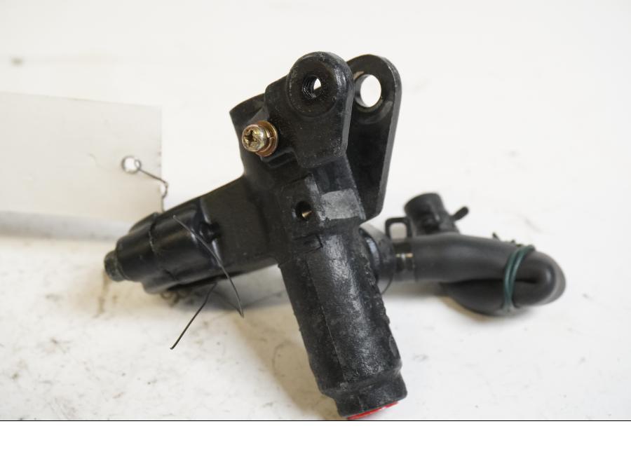 Baksidan på Bromshuvudcylinder från en Suzuki GSX-R 600 -1997 motorcykel.