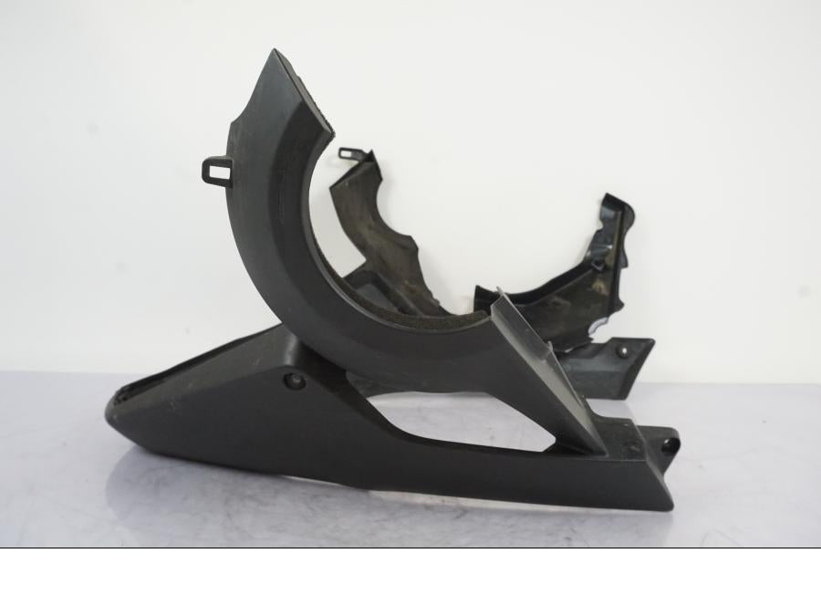 Baksidan på Magkåpa från en Honda VFR 1200 -2010 motorcykel.