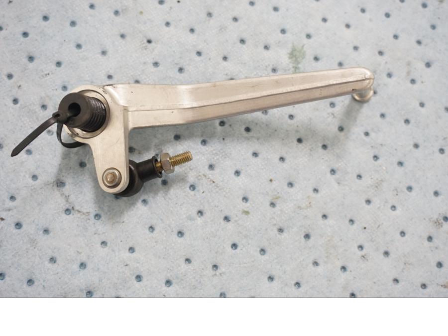 Höger sida på Växelpedal från en Kawasaki ZX-9R -1998 motorcykel.