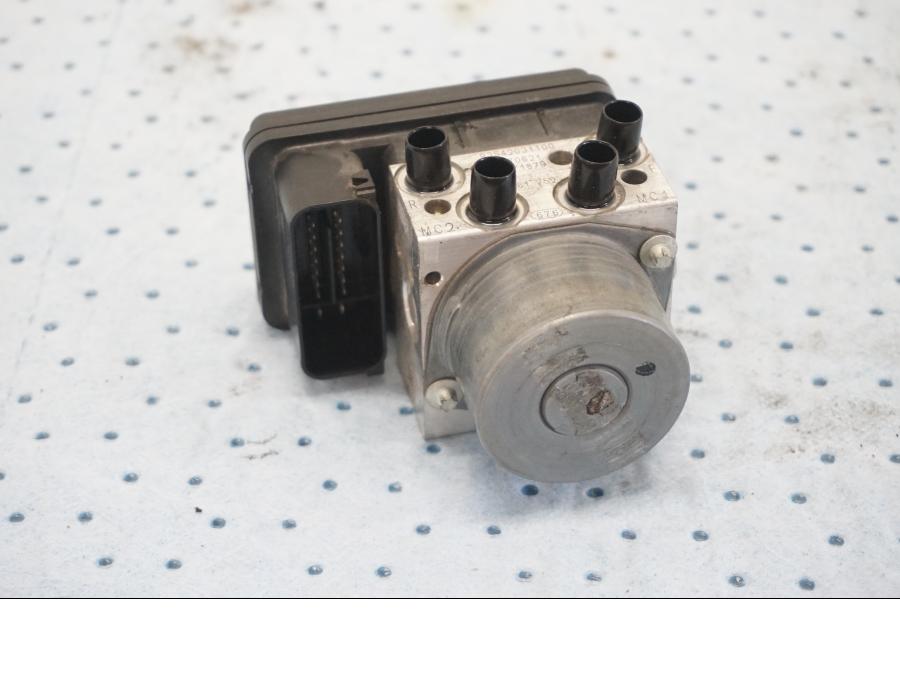 Framsidan på ABS Modulator från en KTM 125 Duke -2017 motorcykel.