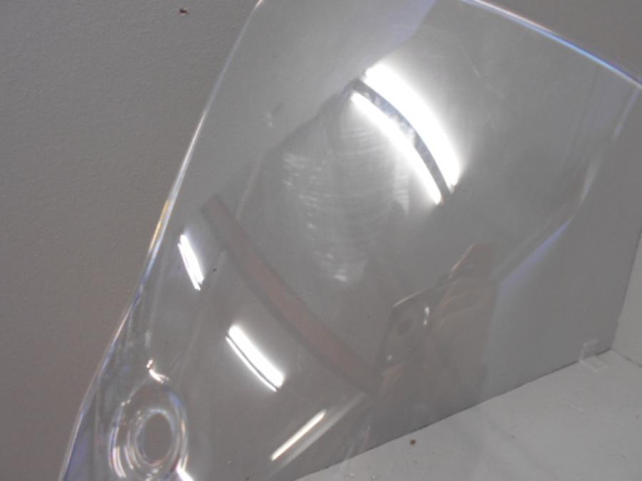 Baksidan på Vindruta från en Ducati Supersport 939 -2017 motorcykel.